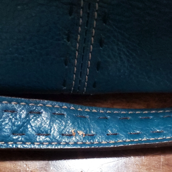 Fossil Brand Teal Leather Women's Handbag. - Picture 9 of 9